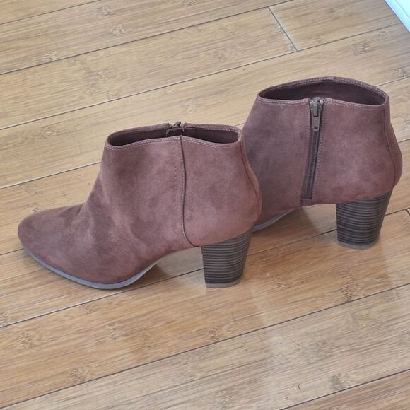 Old Navy Vegan Suede Block Heel Booties size 8 Zip Ankle Boots Brown - Picture 4 of 16